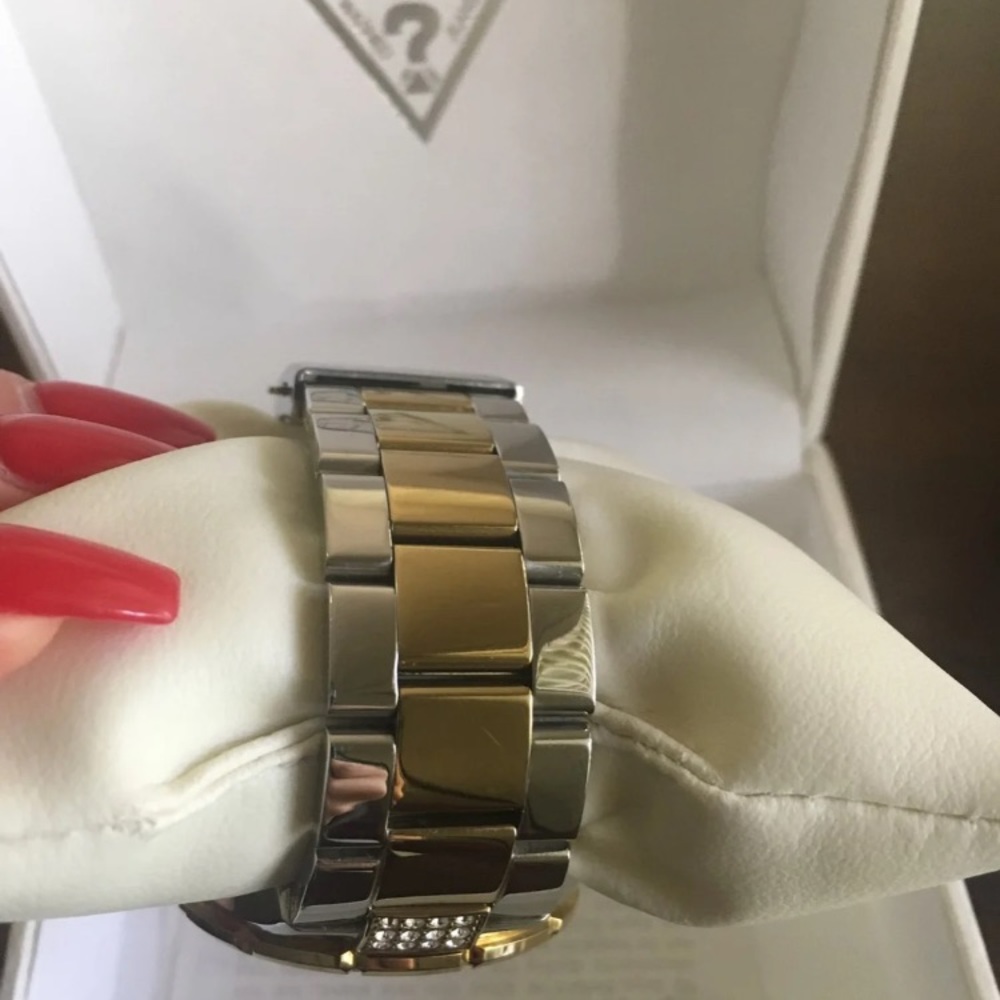 Guess Watch ✨ - Picture 7 of 8